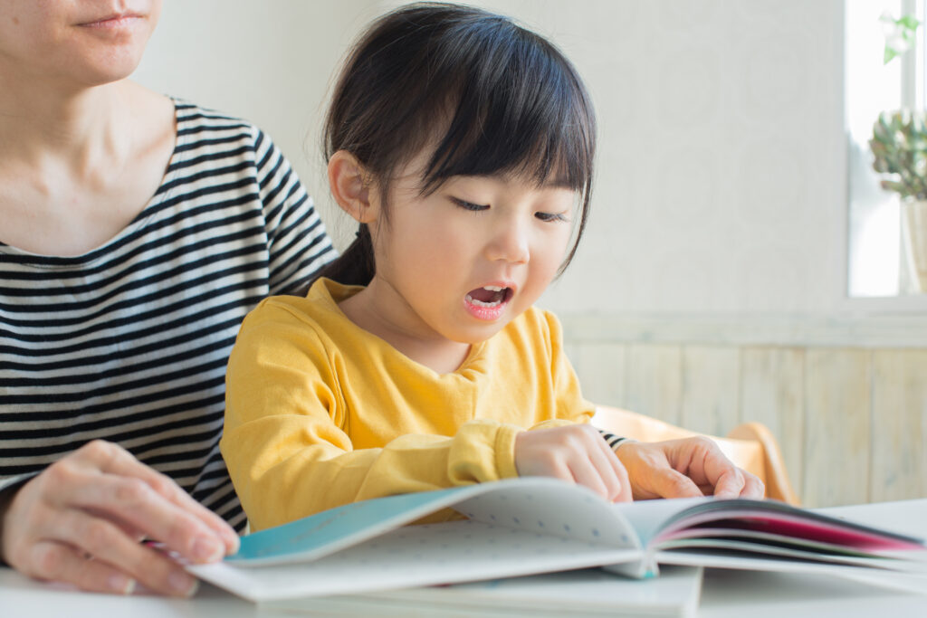 asian girl reading book header image